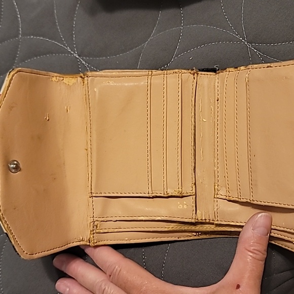 Guess purse - Picture 6 of 14